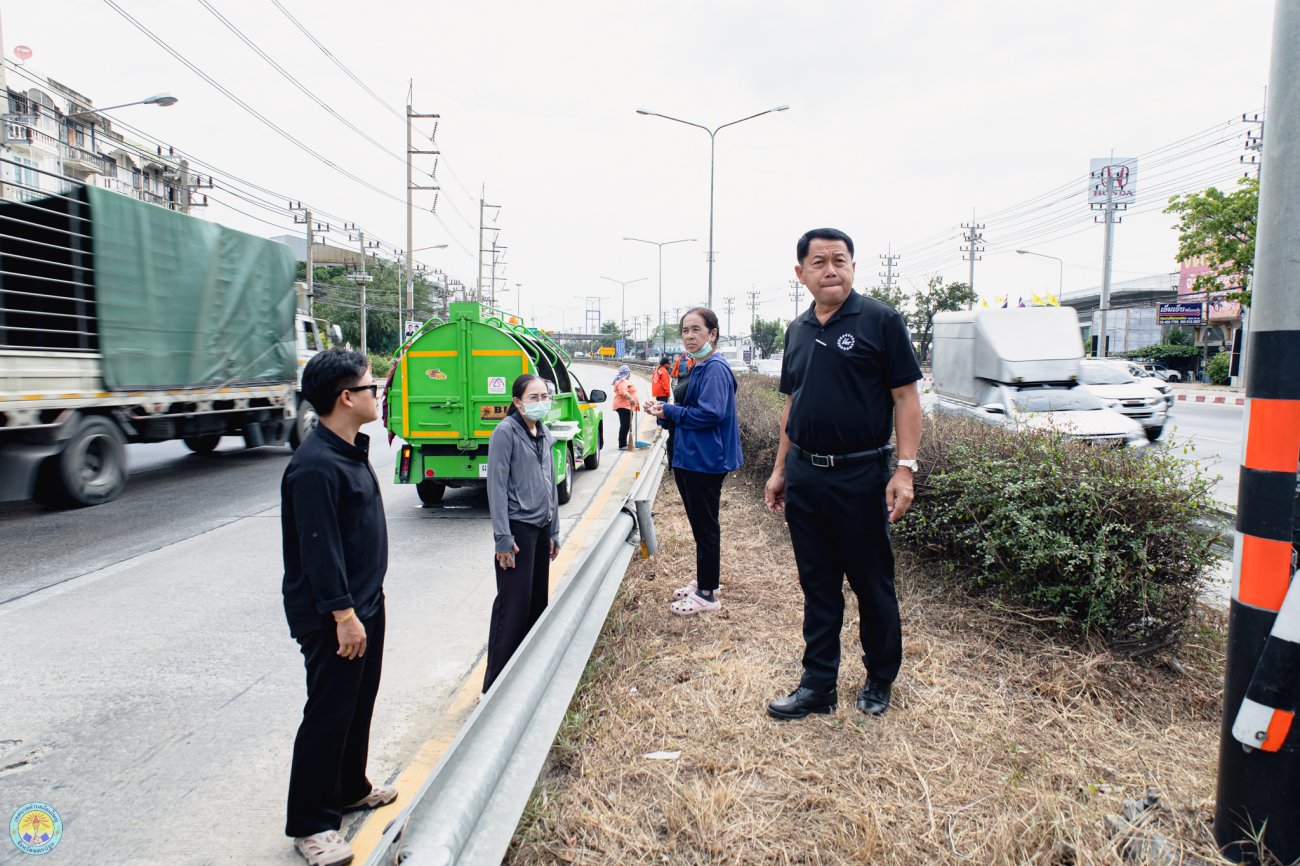 ลงพื้นที่ดำเนินการทำความสะอาด จัดระเบียบ และปรับปรุงภูมิทัศน์บริเวณเกาะกลางถนนในเขตพื้นที่เทศบาล
