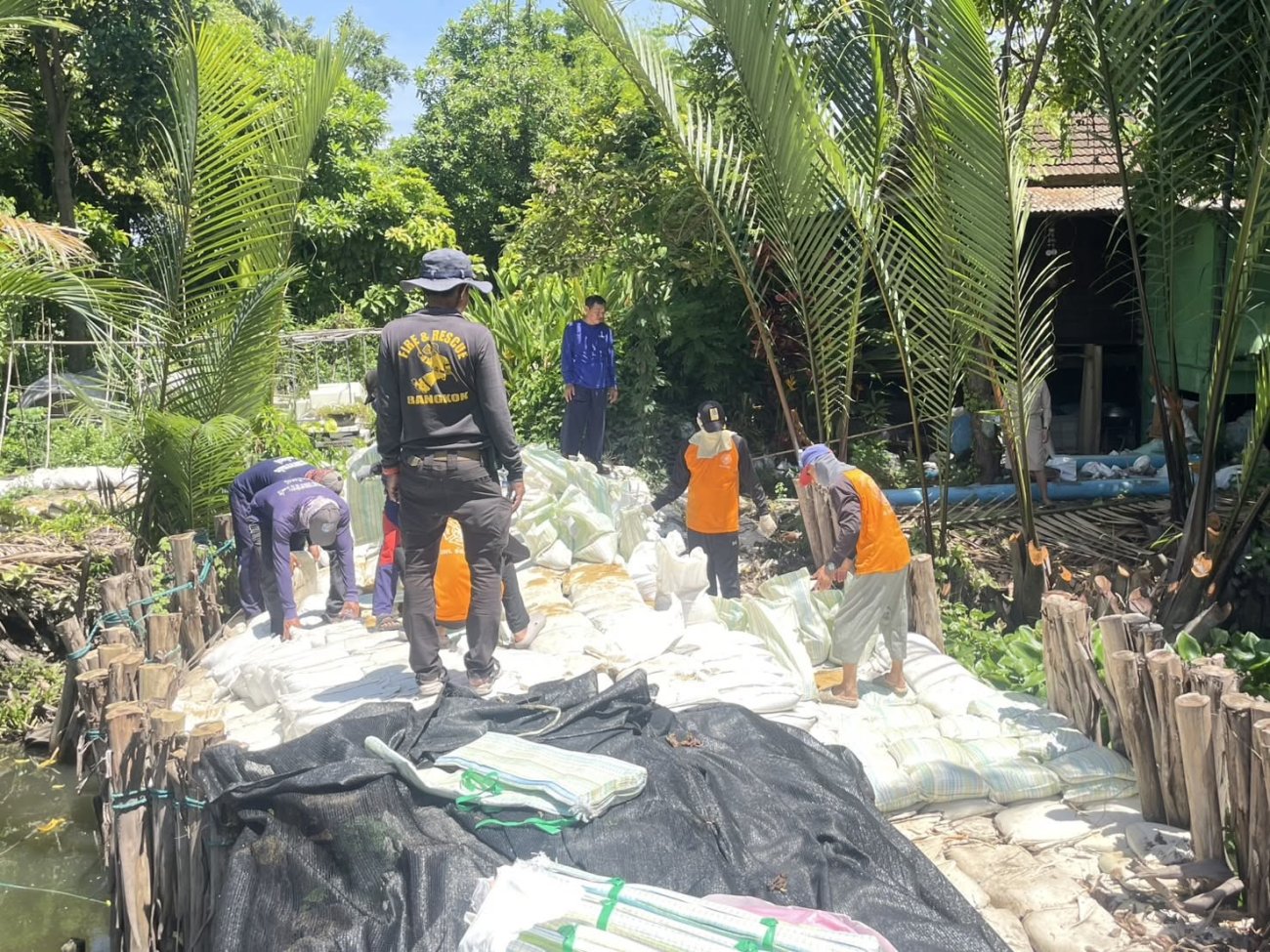 ลงพื้นที่ติดตามการดำเนินงานซ่อมแซมเขื่อนกั้นน้ำ บริเวณคลองบ้านคุณโสภณ เพื่อเตรียมความพร้อมในการรองรับสถานการณ์ในช่วงฤดูฝน